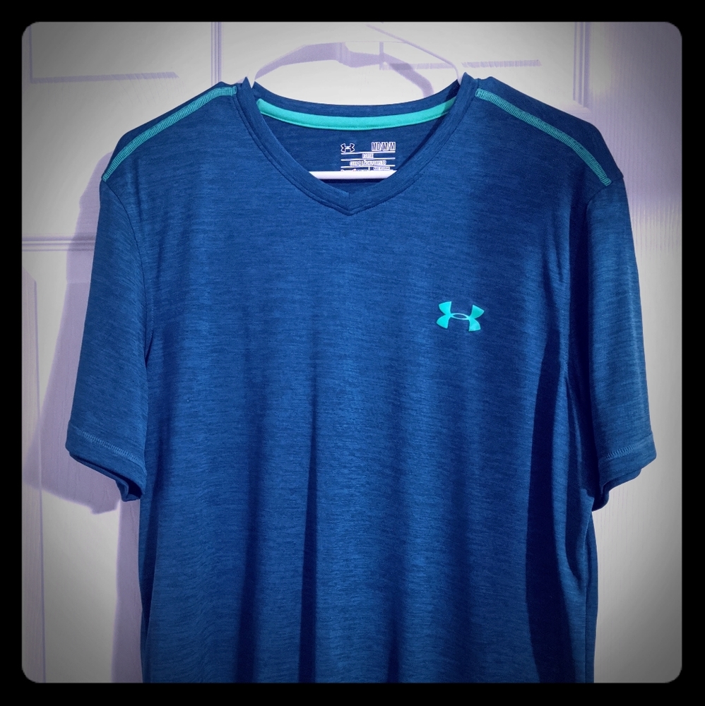 Men's turquoise loose UA heatgear tshirt